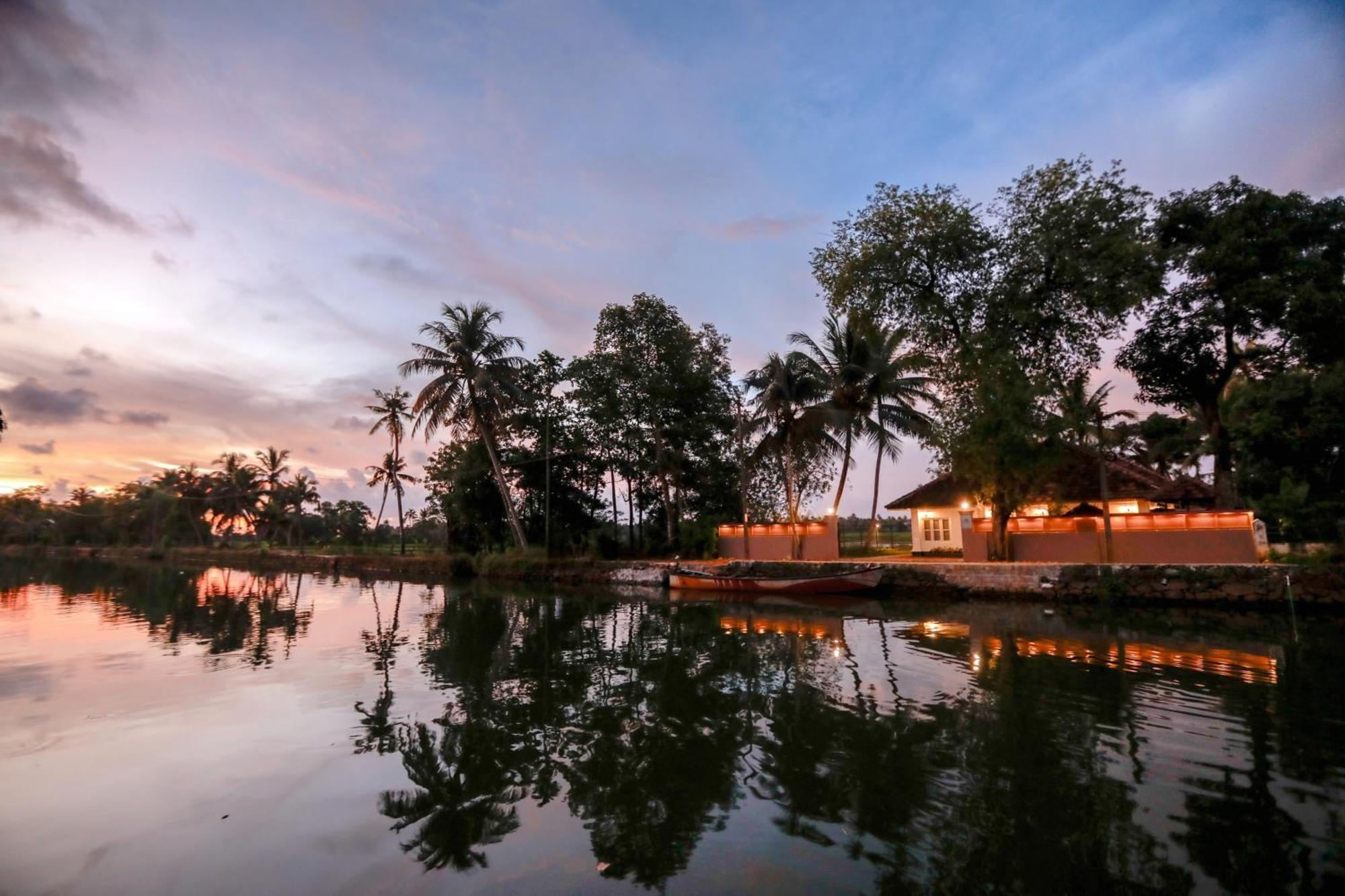 Paadam By The Backwaters Кумараком Экстерьер фото