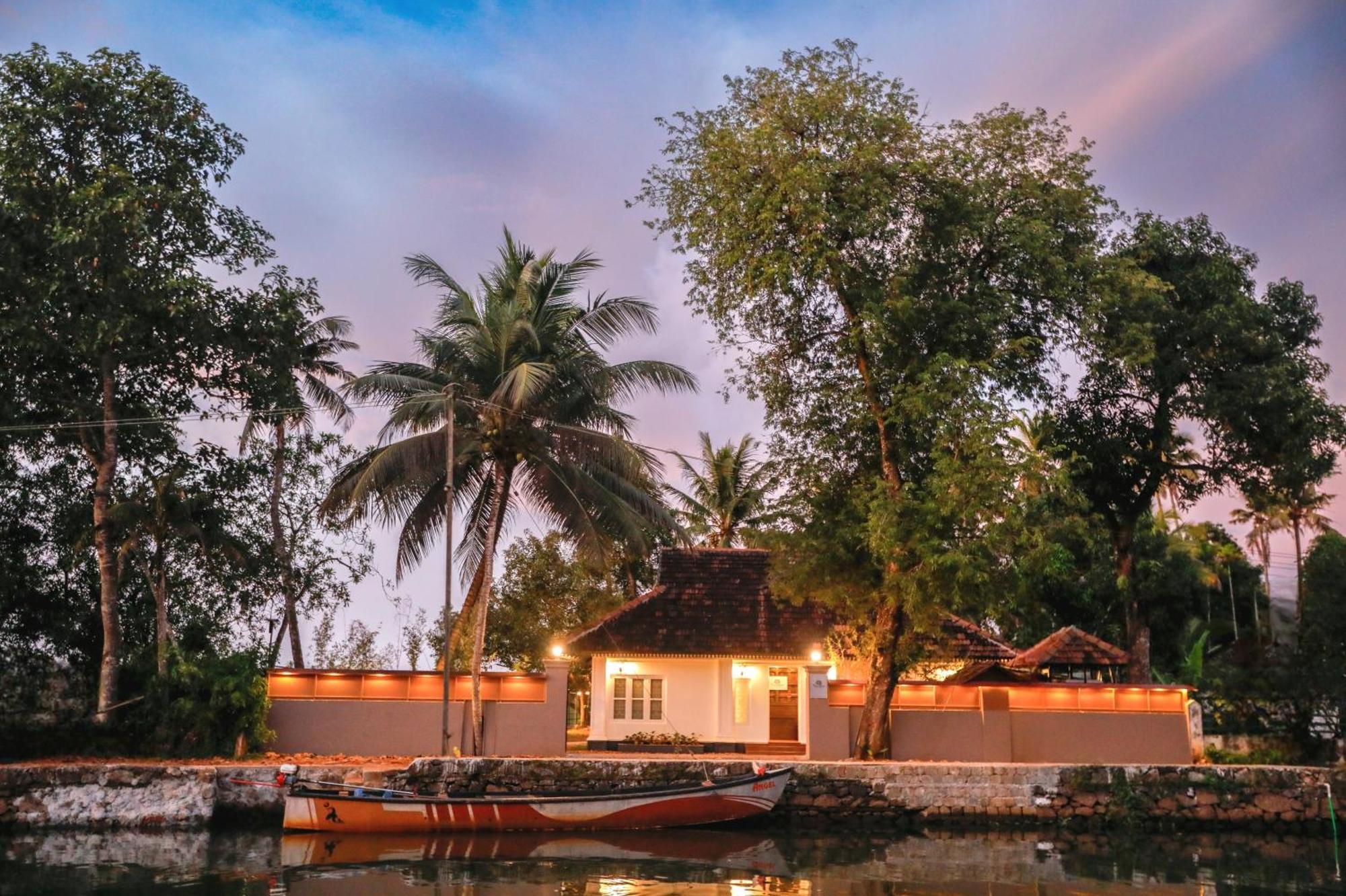 Paadam By The Backwaters Кумараком Экстерьер фото