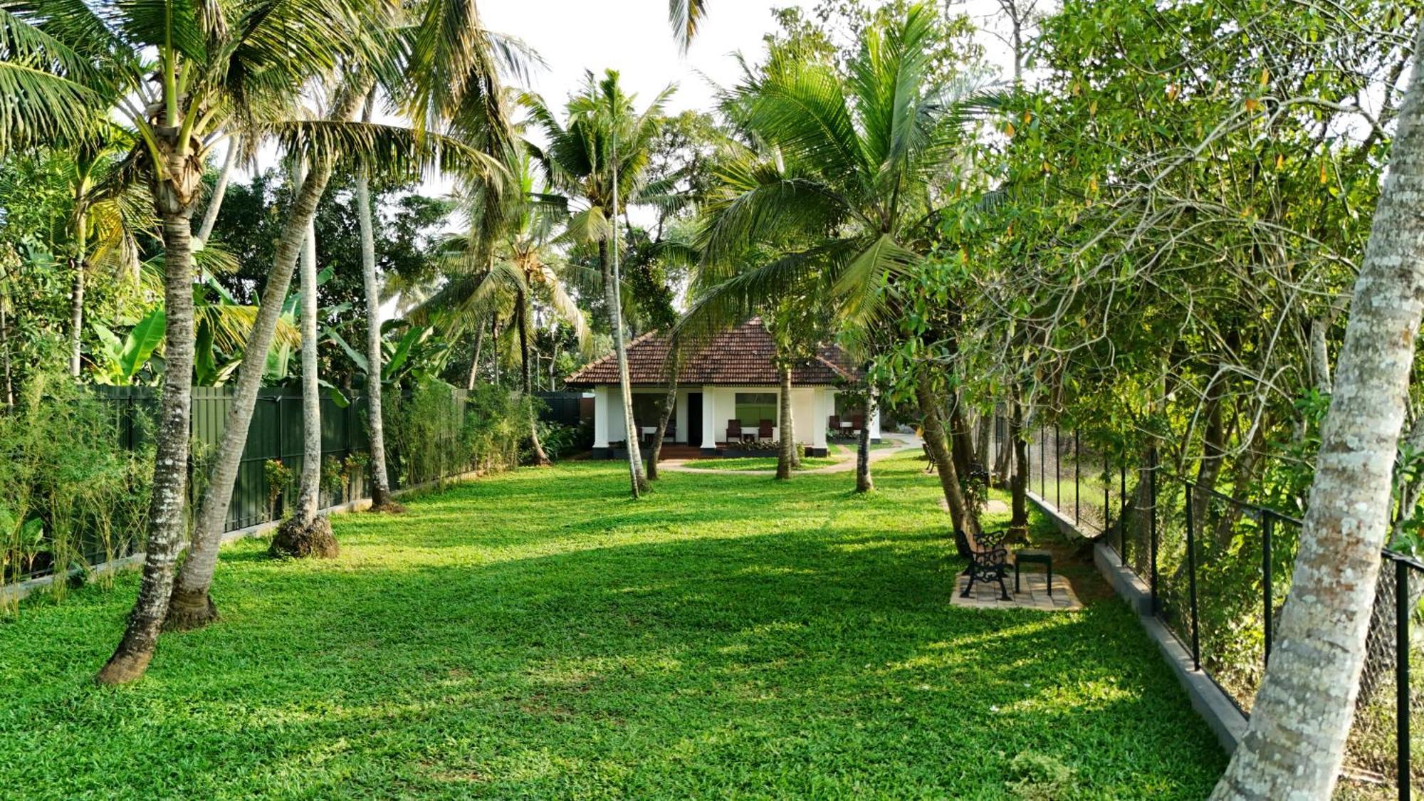 Paadam By The Backwaters Кумараком Экстерьер фото